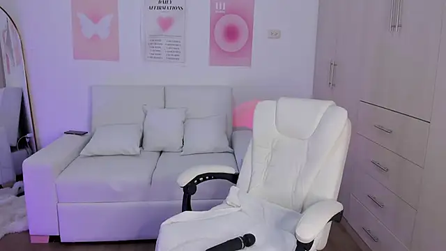 Miaafoxy online show from December 4, 5:39 am