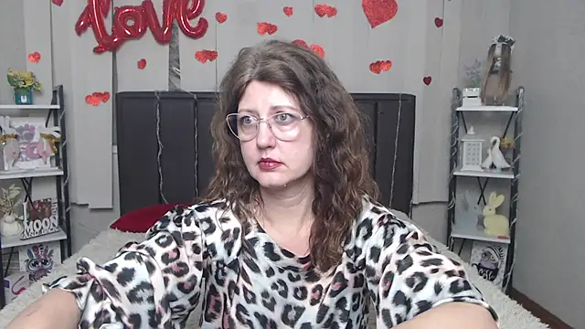 RoseHille online show from April 16, 5:14 pm