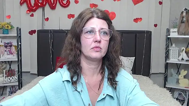 Snapshot of RoseHille chatting on May 28, 5:19 pm RoseHille online show from May 28, 5:19 pm