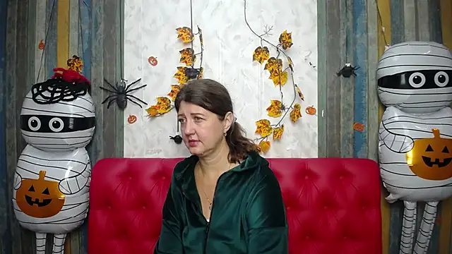 Snapshot of RoseHille chatting on November 15, 10:41 am RoseHille online show from November 15, 10:41 am