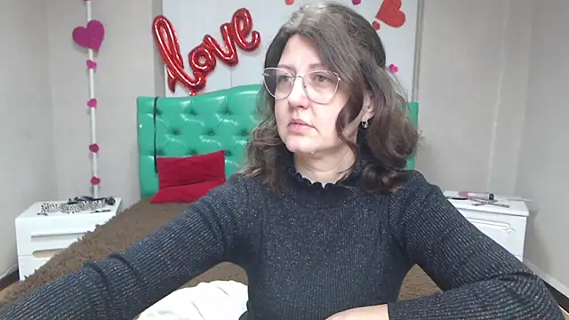 Snapshot of RoseHille chatting on February 15, 6:14 am RoseHille online show from February 15, 6:14 am