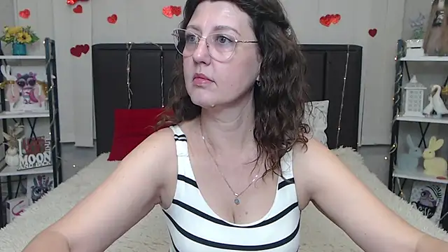 Snapshot of RoseHille chatting on May 23, 5:17 am RoseHille online show from May 23, 5:17 am