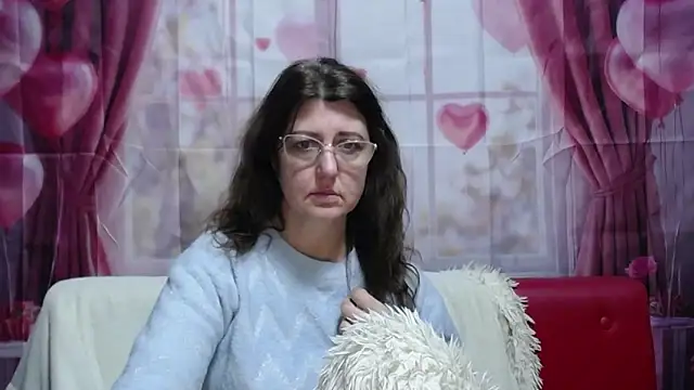 Snapshot of RoseHille chatting on February 5, 3:08 pm RoseHille online show from February 5, 3:08 pm