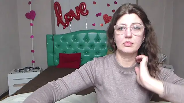 Snapshot of RoseHille chatting on February 23, 5:46 pm RoseHille online show from February 23, 5:46 pm