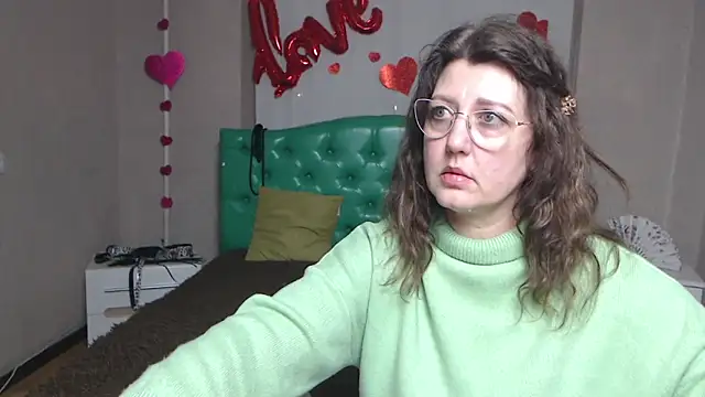 Snapshot of RoseHille chatting on February 3, 2:44 pm RoseHille online show from February 3, 2:44 pm