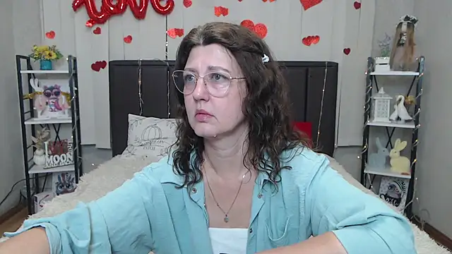 Snapshot of RoseHille chatting on May 24, 5:18 am RoseHille online show from May 24, 5:18 am