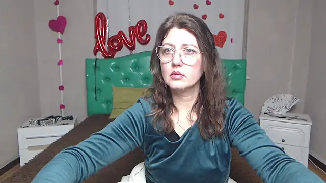 Snapshot of RoseHille chatting on February 19, 6:05 pm RoseHille online show from February 19, 6:05 pm