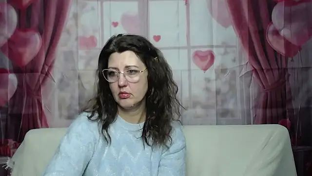 Snapshot of RoseHille chatting on February 10, 3:11 pm RoseHille online show from February 10, 3:11 pm