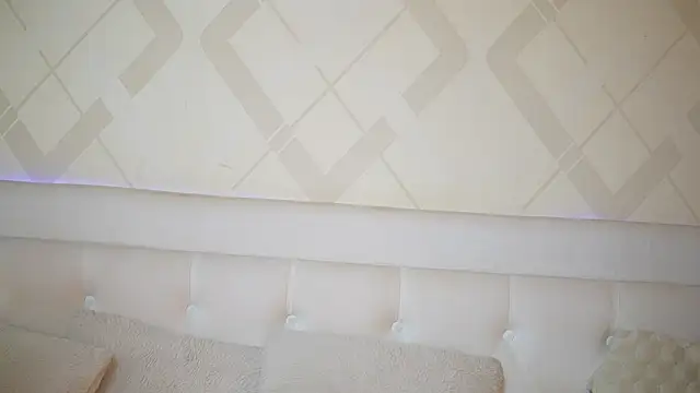 JadeHasy online show from December 3, 8:52 pm