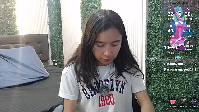 bunnywhite21 online show from December 1, 6:31 pm