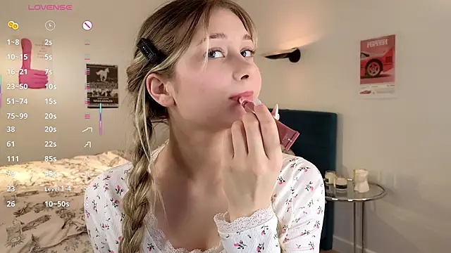 lolly dollyyy online show from January 9, 11:55 pm