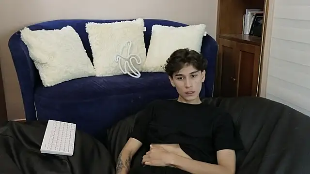 Derekswan online show from November 12, 11:30 pm