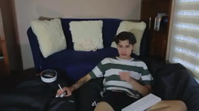 Derekswan online show from December 18, 10:02 pm