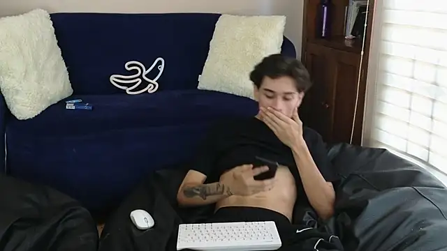 Derekswan online show from November 19, 8:42 pm