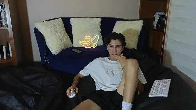 Derekswan online show from December 4, 12:42 am