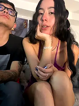 Snapshot of SAMANTHA_AND_PETER chatting on December 1, 6:03 am SAMANTHA AND PETER online show from December 1, 6:03 am