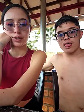 Snapshot of SAMANTHA_AND_PETER chatting on November 26, 8:20 pm SAMANTHA AND PETER online show from November 26, 8:20 pm