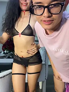 Snapshot of SAMANTHA_AND_PETER chatting on November 27, 9:48 pm SAMANTHA AND PETER online show from November 27, 9:48 pm