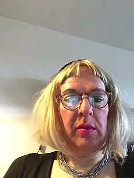 simone xdressing online show from March 29, 5:03 pm