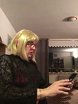 simone xdressing online show from October 4, 11:28 pm