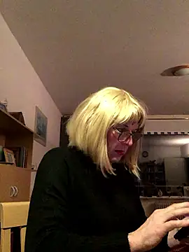 simone xdressing online show from January 18, 1:20 am