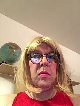 simone xdressing online show from February 26, 12:30 am