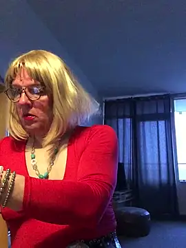 simone xdressing online show from April 15, 6:23 pm