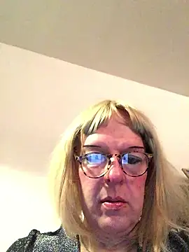 simone xdressing online show from January 13, 7:40 pm