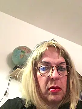 simone xdressing online show from March 8, 12:38 am