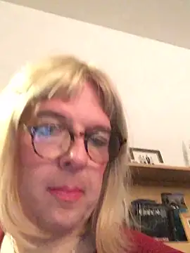 simone xdressing online show from March 22, 1:00 am