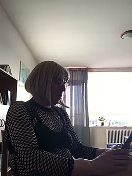 simone xdressing online show from January 26, 2:30 pm