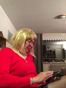 simone xdressing online show from September 24, 11:43 pm