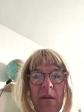 simone xdressing online show from March 22, 3:35 pm