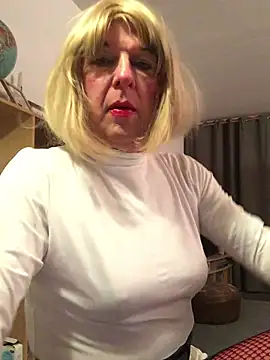 simone xdressing online show from February 8, 12:30 am