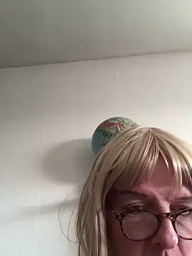 simone xdressing online show from January 2, 2:13 pm