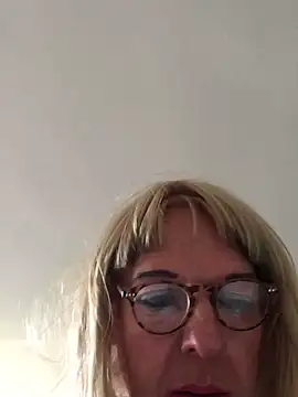 simone xdressing online show from March 25, 3:22 pm