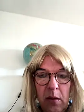 simone xdressing online show from November 30, 10:05 am