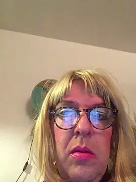 simone xdressing online show from January 29, 1:05 am