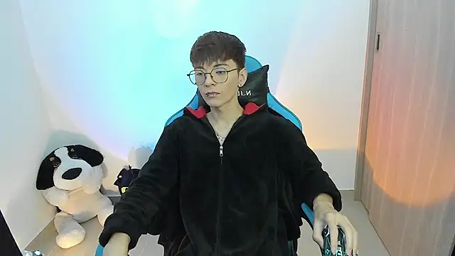 RYO BLEU  online show from November 18, 11:57 am