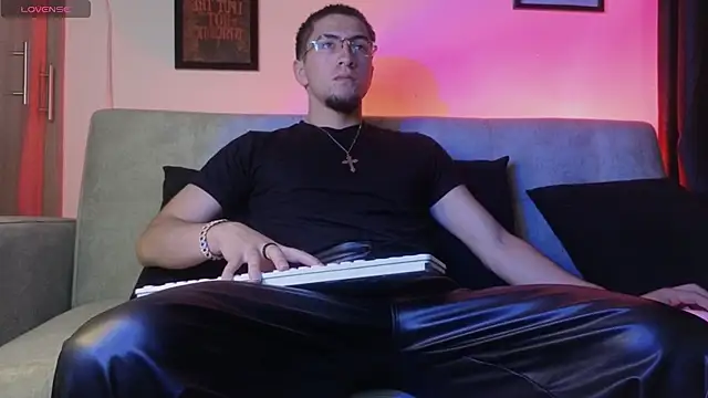 AresMassimoX online show from April 18, 1:57 pm