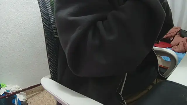 Calavera2001 online show from January 14, 4:16 am