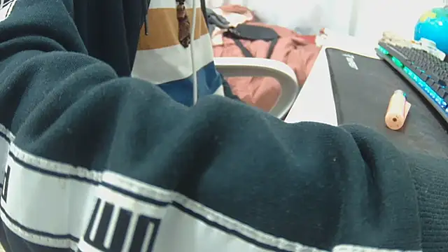 Calavera2001 online show from December 18, 12:38 am