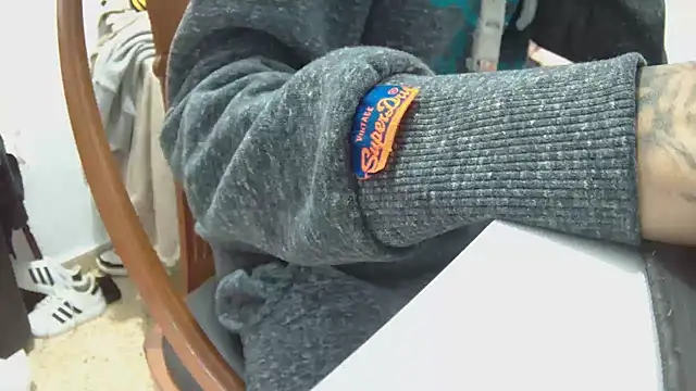 Calavera2001 online show from December 15, 1:28 pm