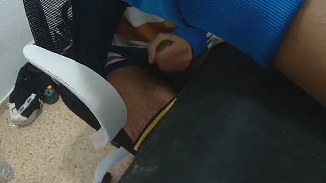 Calavera2001 online show from December 20, 12:02 am