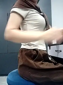   Anna    online show from December 17, 12:37 am