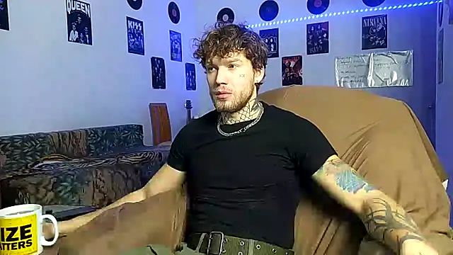 Huntall77 online show from December 17, 2:27 am