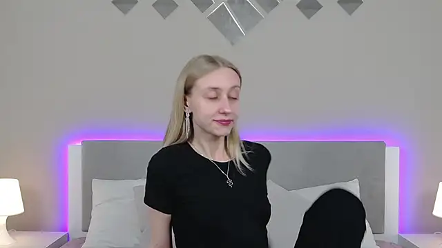 RachaelCute online show from April 5, 11:06 am