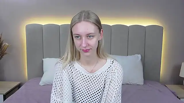 RachaelCute online show from March 22, 7:21 am