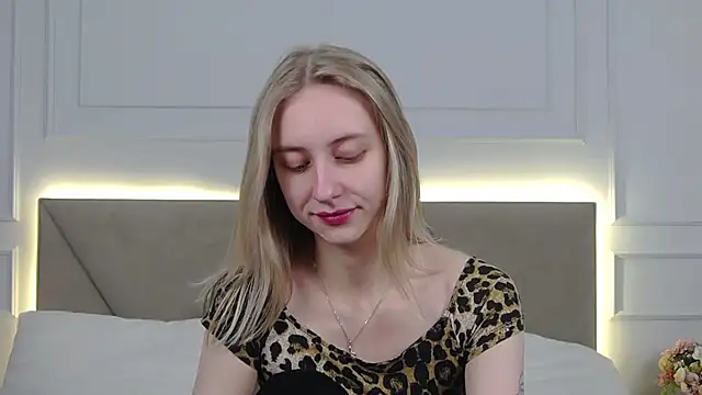 Snapshot of RachaelCute chatting on February 22, 11:12 am RachaelCute online show from February 22, 11:12 am