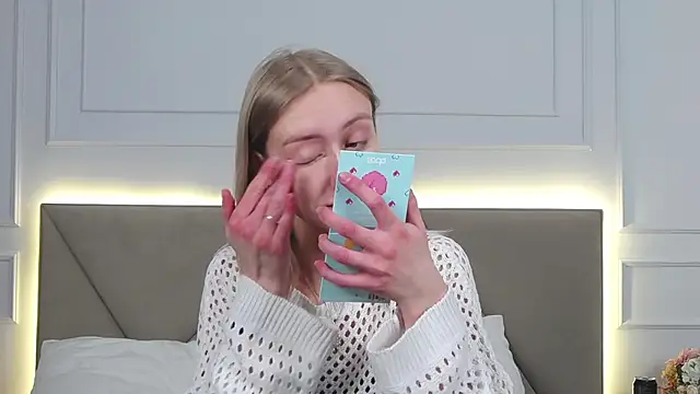 Snapshot of RachaelCute chatting on February 7, 9:39 am RachaelCute online show from February 7, 9:39 am